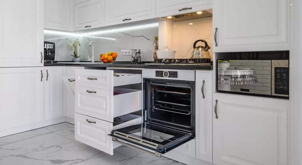 Featured image Modern kitchen with an elegantly installed electric cooker